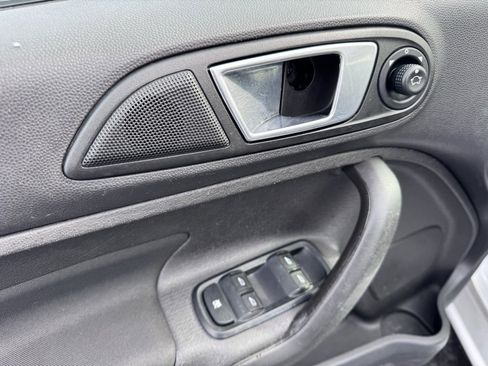 Used 2015 Ford Fiesta SE image 18