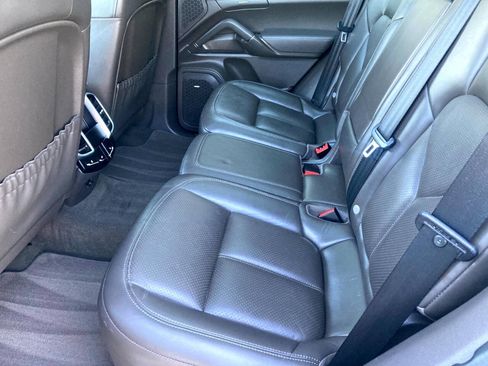Used 2017 Porsche Cayenne Platinum Edition AWD/4WD image 13