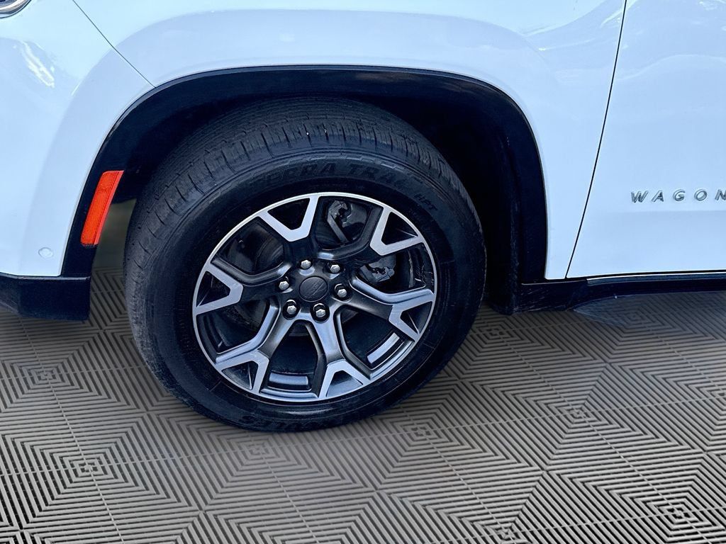 Used 2024 Jeep Wagoneer Series III AWD/4WD image 35
