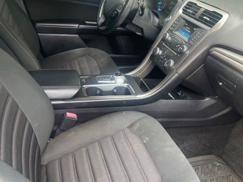Used 2018 Ford Fusion SE FWD image 4