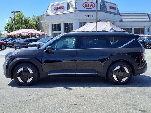 Used 2026 Kia EV9 Wind AWD/4WD image 2