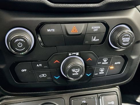 Used 2021 Jeep Renegade Latitude AWD/4WD image 15