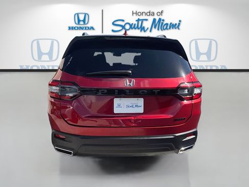 Used 2025 Honda Pilot Sport image 6