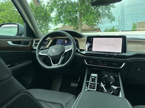 Used 2026 Volkswagen Atlas SE FWD image 16
