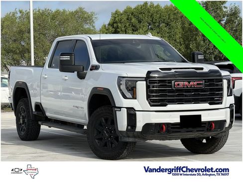 Used 2025 GMC Sierra 2500 AT4 AWD/4WD image 2