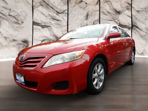 Used 2011 Toyota Camry LE w/ LE Extra-Value Pkg FWD image 1