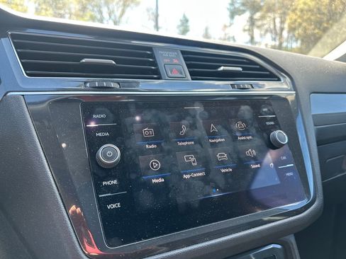 Certified 2022 Volkswagen Tiguan SE AWD/4WD image 9