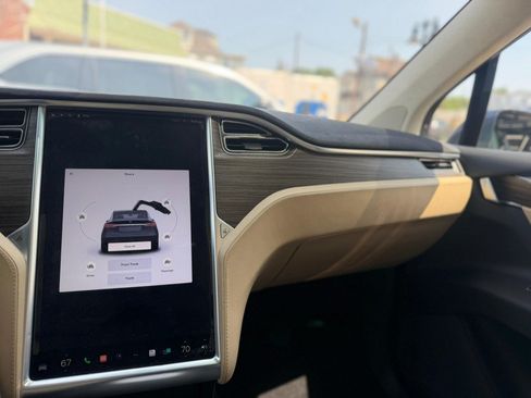 Used 2016 Tesla Model X Performance AWD/4WD image 17