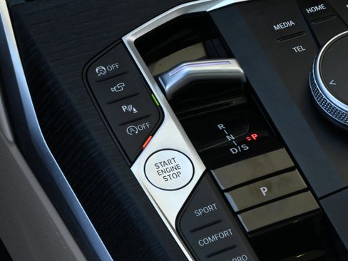 Certified 2025 BMW 330i Sedan image 21