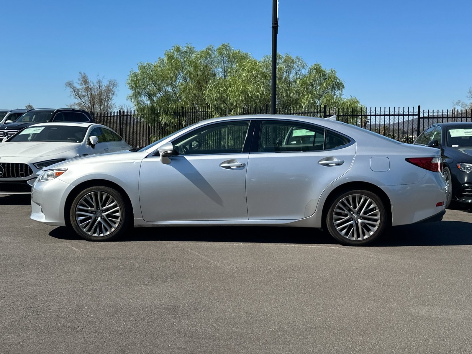 Used 2014 Lexus ES 350 w/ Luxury Package FWD image 6