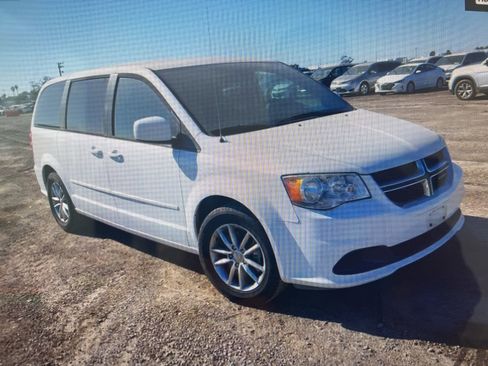 Used 2016 Dodge Grand Caravan SE image 1