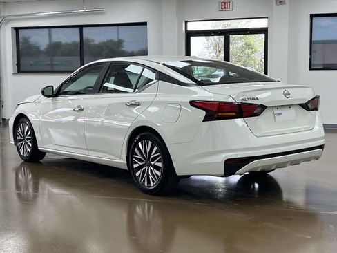Used 2025 Nissan Altima 2.5 SV FWD image 7
