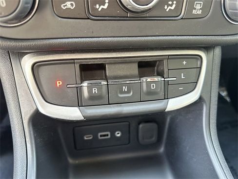 Used 2023 GMC Terrain SLE w/ Driver Convenience Package image 23