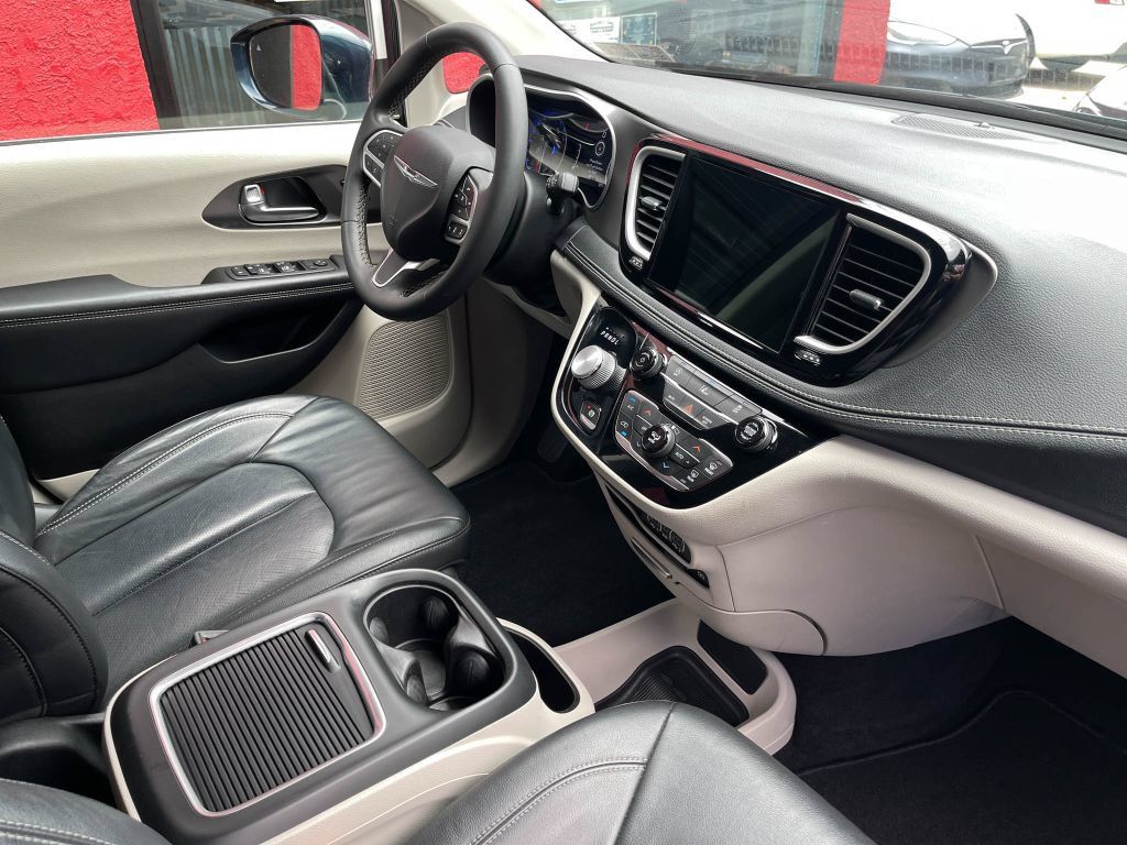 Used 2022 Chrysler Pacifica Touring-L FWD image 29
