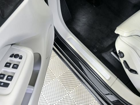 Certified 2023 Volvo XC60 B5 Ultimate w/ Protection Package Premier image 10