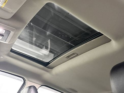 Used 2017 RAM 1500 Laramie w/ Convenience Group image 19