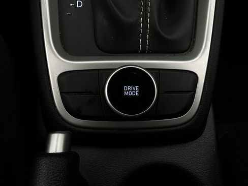 Used 2025 Hyundai Venue SEL image 23