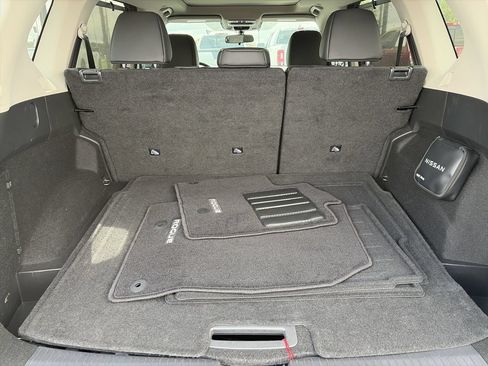 Certified 2024 Nissan Rogue SV w/ SV Premium Package FWD image 10