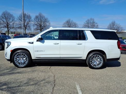 Used 2021 GMC Yukon XL Denali w/ Denali Ultimate Package AWD/4WD image 2