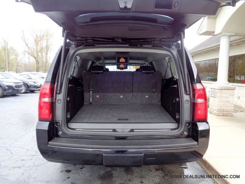 Used 2019 Chevrolet Suburban LT image 28