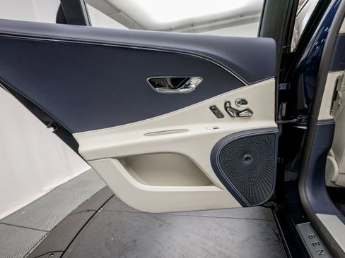 Certified 2023 Bentley Flying Spur V8 AWD/4WD image 37