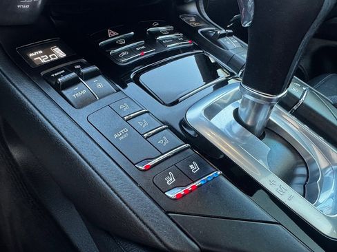 Used 2016 Porsche Cayenne w/ Premium Package image 12