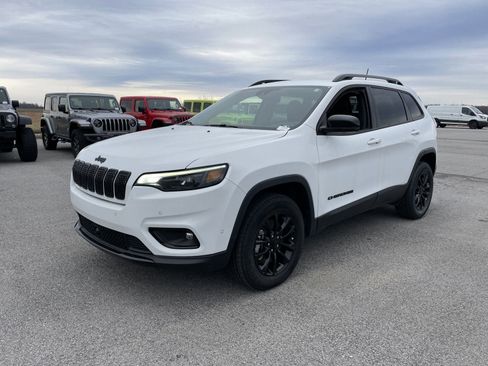 Certified 2023 Jeep Cherokee Altitude Lux image 3