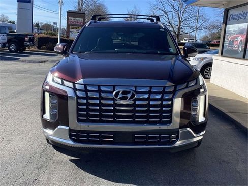 Used 2023 Hyundai Palisade Calligraphy image 2