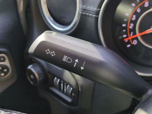 Used 2018 Jeep Wrangler Unlimited Sahara image 24