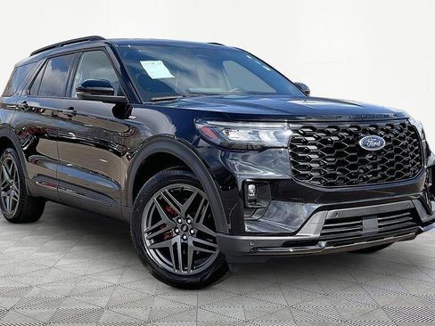 Used 2025 Ford Explorer ST-Line w/ ST-Line Street Pack image 1
