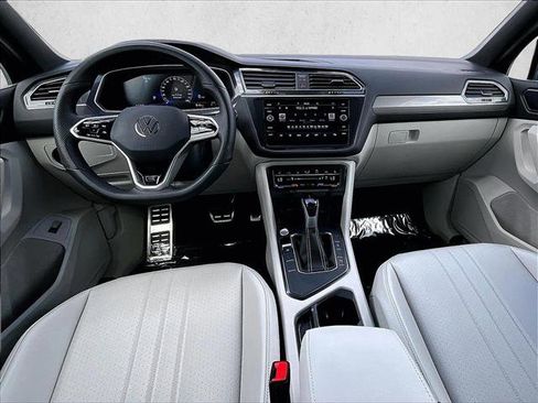Used 2024 Volkswagen Tiguan SE R-Line FWD image 16