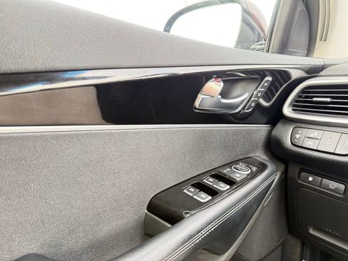 Used 2019 Kia Sorento SX image 12