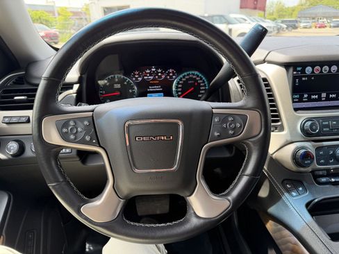 Used 2020 GMC Yukon XL Denali w/ Denali Ultimate Package AWD/4WD image 16