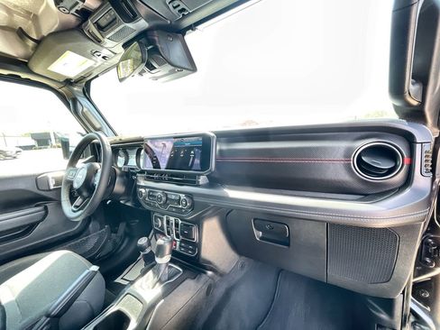 Used 2025 Jeep Wrangler Unlimited Rubicon image 27