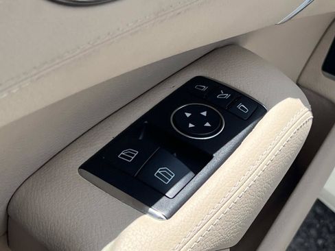 Used 2013 Mercedes-Benz SL 550 image 16