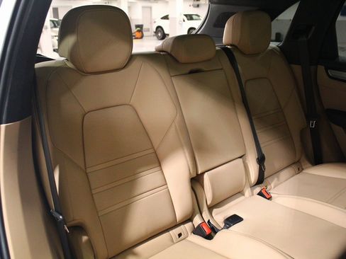 Used 2022 Porsche Cayenne Turbo image 24