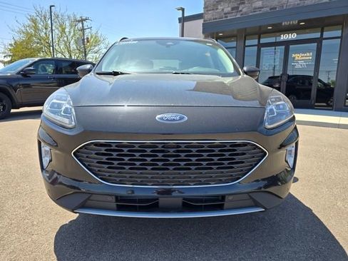 Used 2022 Ford Escape Titanium image 2