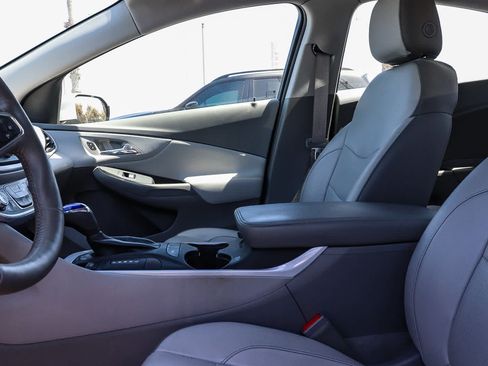 Used 2017 Chevrolet Volt LT w/ Comfort Package FWD image 28