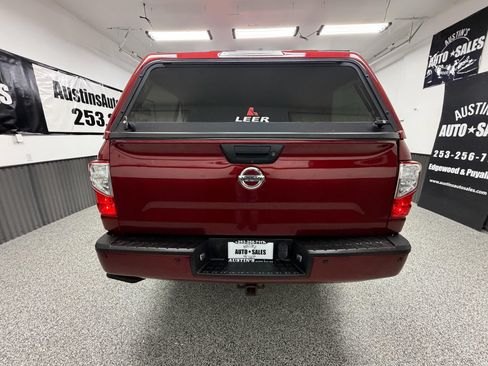 Used 2016 Nissan Titan SL AWD/4WD image 4