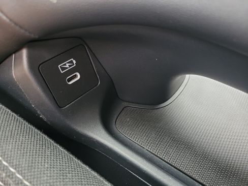 Certified 2025 Honda HR-V LX image 30