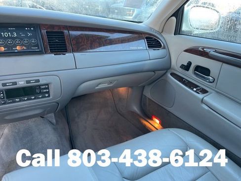 Used 2000 Lincoln Town Car Executive image 17