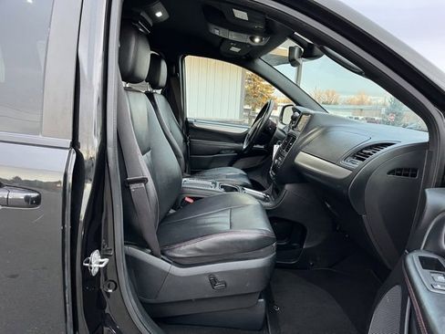 Used 2019 Dodge Grand Caravan GT image 30