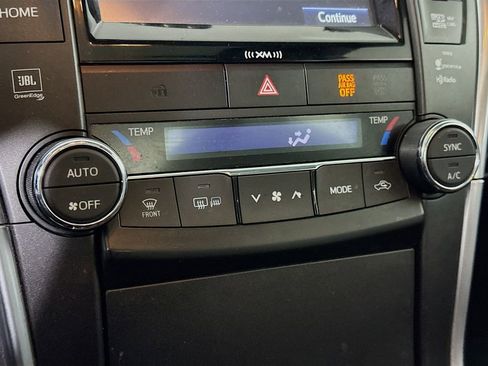 Used 2017 Toyota Camry XLE w/ Moonroof Package image 7