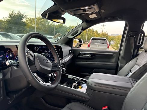 Used 2025 Chevrolet Tahoe RST w/ Comfort Package AWD/4WD image 19
