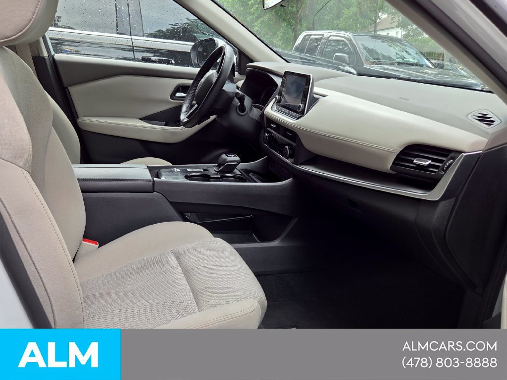 Used 2025 Nissan Rogue SV FWD image 8