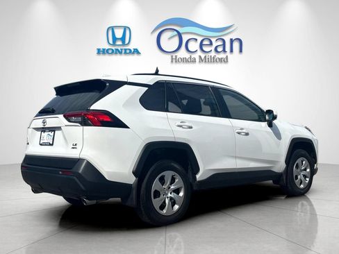 Used 2021 Toyota RAV4 LE AWD/4WD image 3