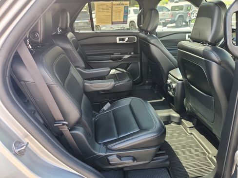 Used 2020 Ford Explorer XLT w/ Equipment Group 202A AWD/4WD image 49