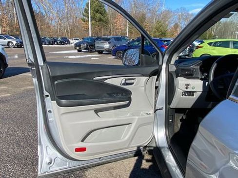 Used 2019 Honda Pilot EX image 16
