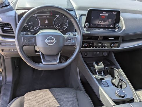 Used 2025 Nissan Rogue SV AWD/4WD image 12