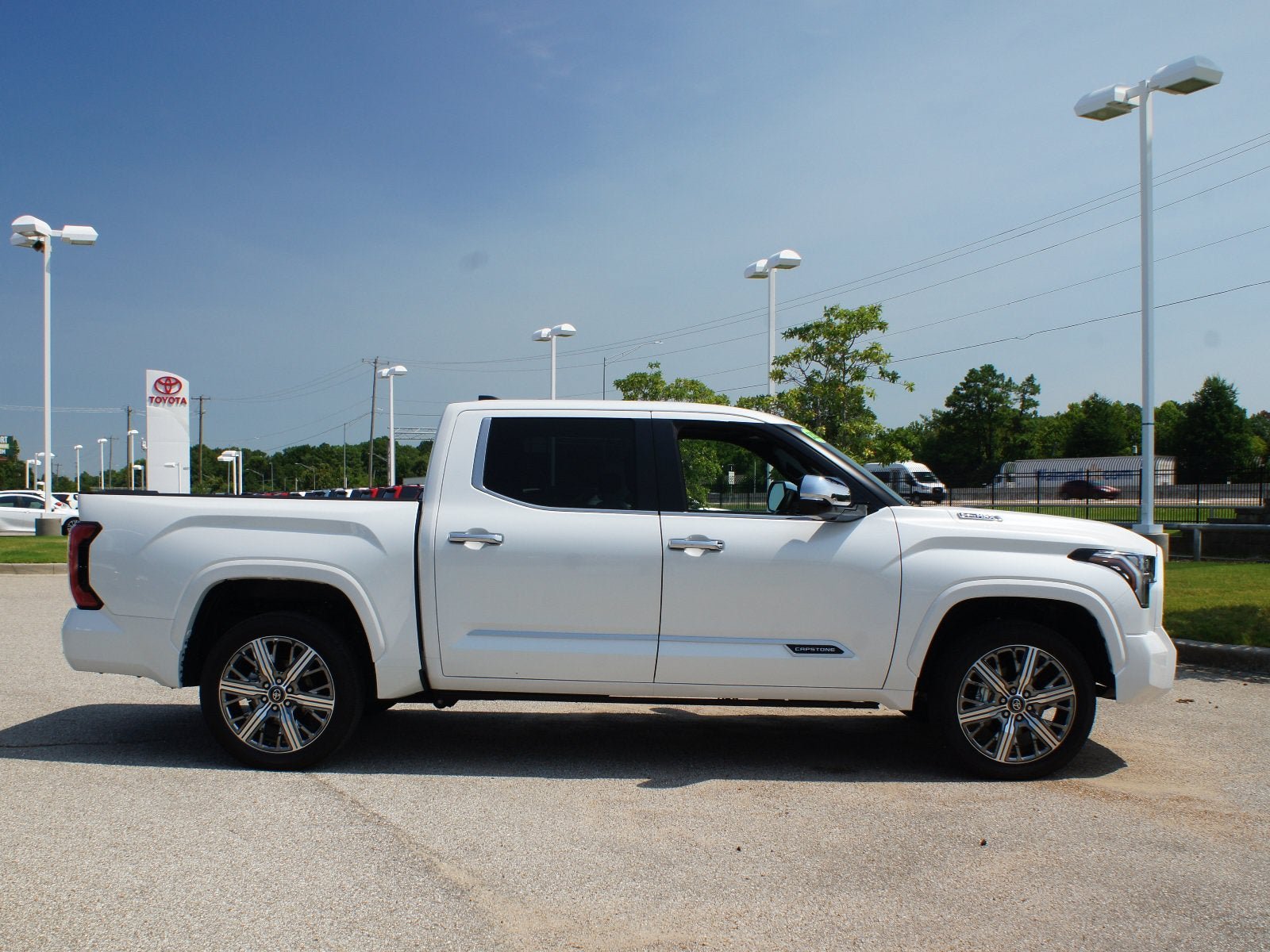Used 2025 Toyota Tundra Capstone AWD/4WD image 22